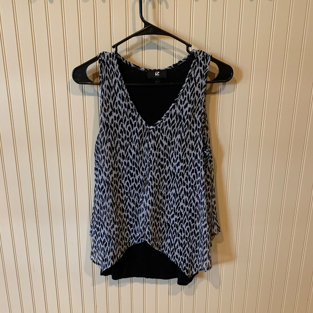 Women’s Sleeveless Blouse